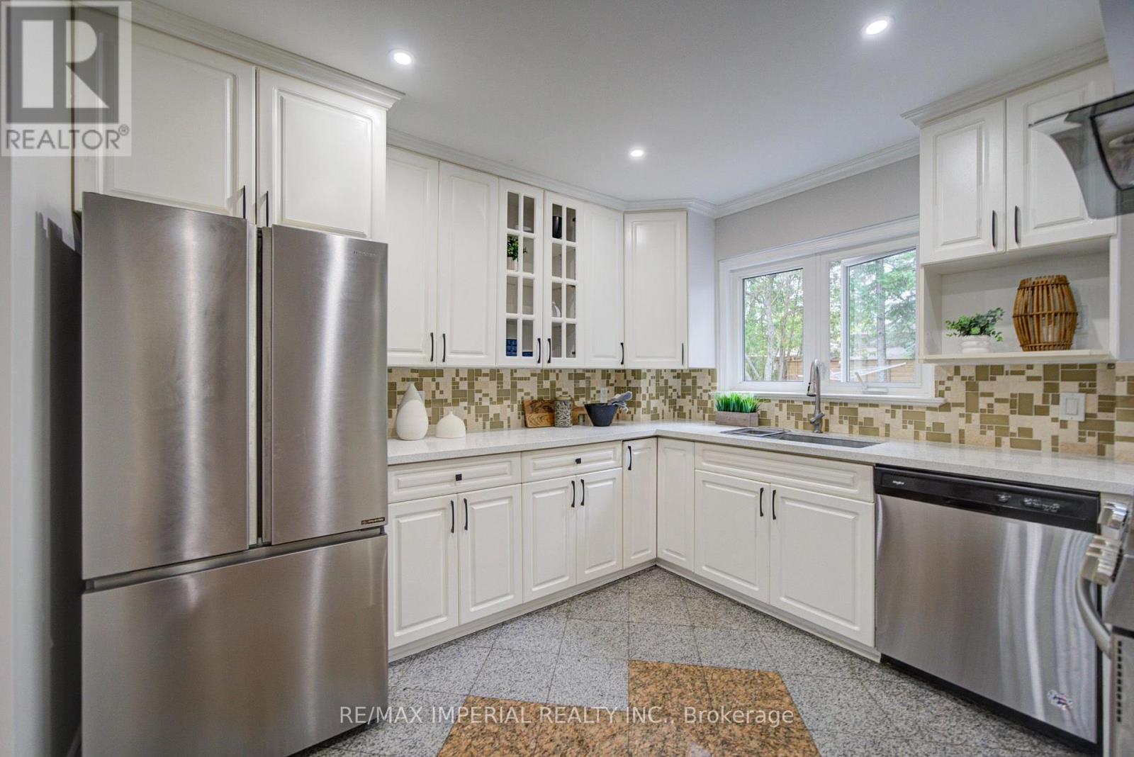 19 Penwick Crescent, Richmond Hill (North Richvale), Ontario  L4C 5B3 - Photo 12 - N13842300