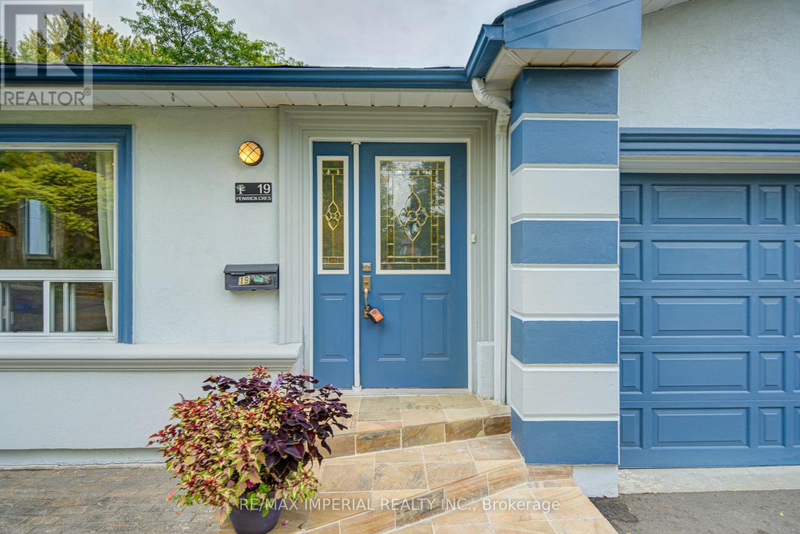 19 Penwick Crescent, Richmond Hill (North Richvale), Ontario  L4C 5B3 - Photo 2 - N13842300