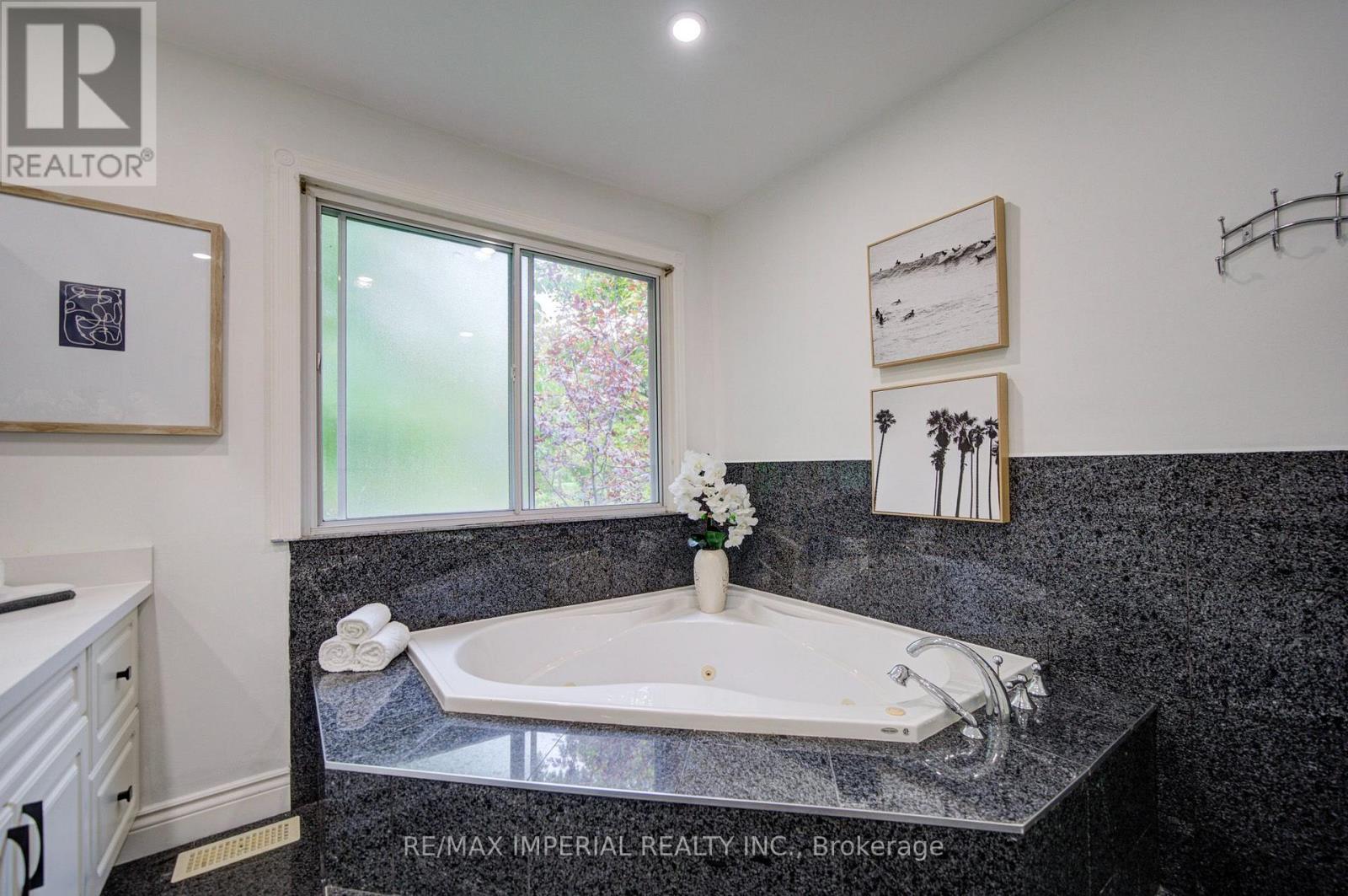 19 Penwick Crescent, Richmond Hill (North Richvale), Ontario  L4C 5B3 - Photo 21 - N13842300