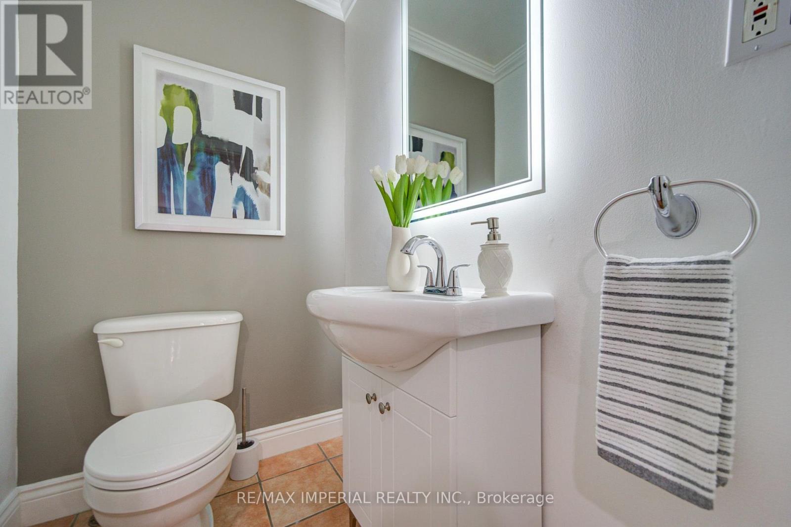 19 Penwick Crescent, Richmond Hill (North Richvale), Ontario  L4C 5B3 - Photo 5 - N13842300