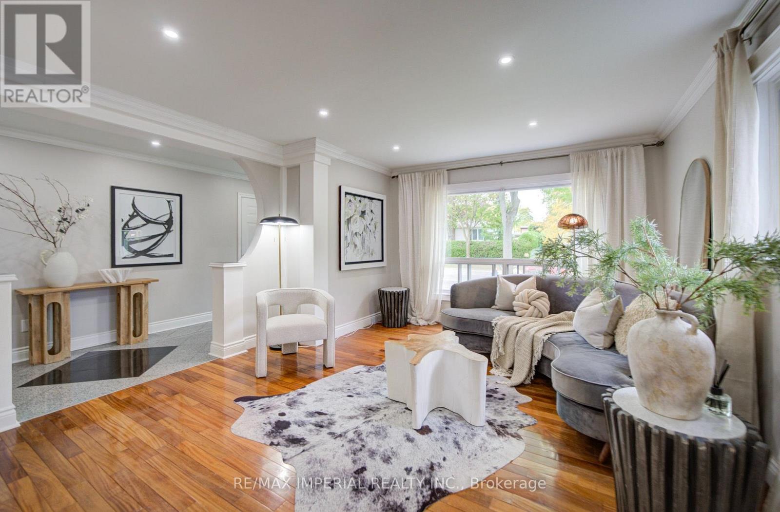 19 Penwick Crescent, Richmond Hill (North Richvale), Ontario  L4C 5B3 - Photo 6 - N13842300