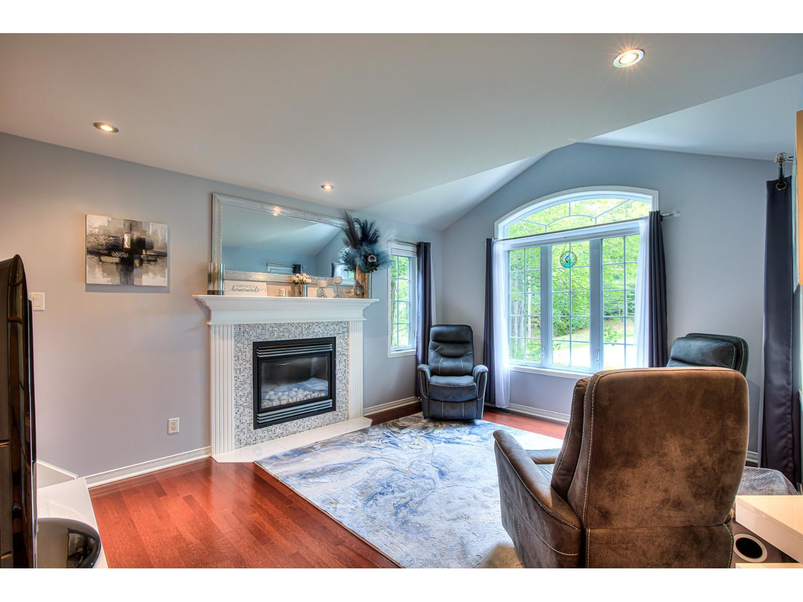 1099 Rue de Saratoga Saint-Lazare Quebec Canada J7T3L8 4