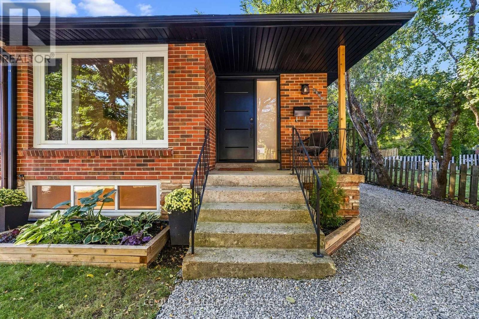1200 INGLEDENE DRIVE, Oakville, Ontario