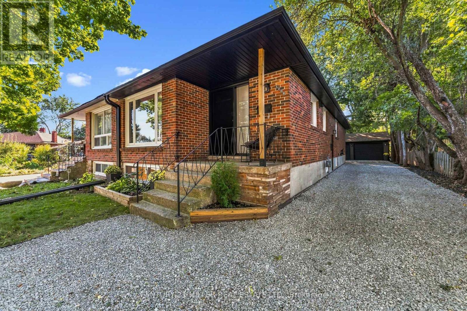 1200 Ingledene Drive, Oakville, Ontario  L6H 2H9 - Photo 2 - W13842240