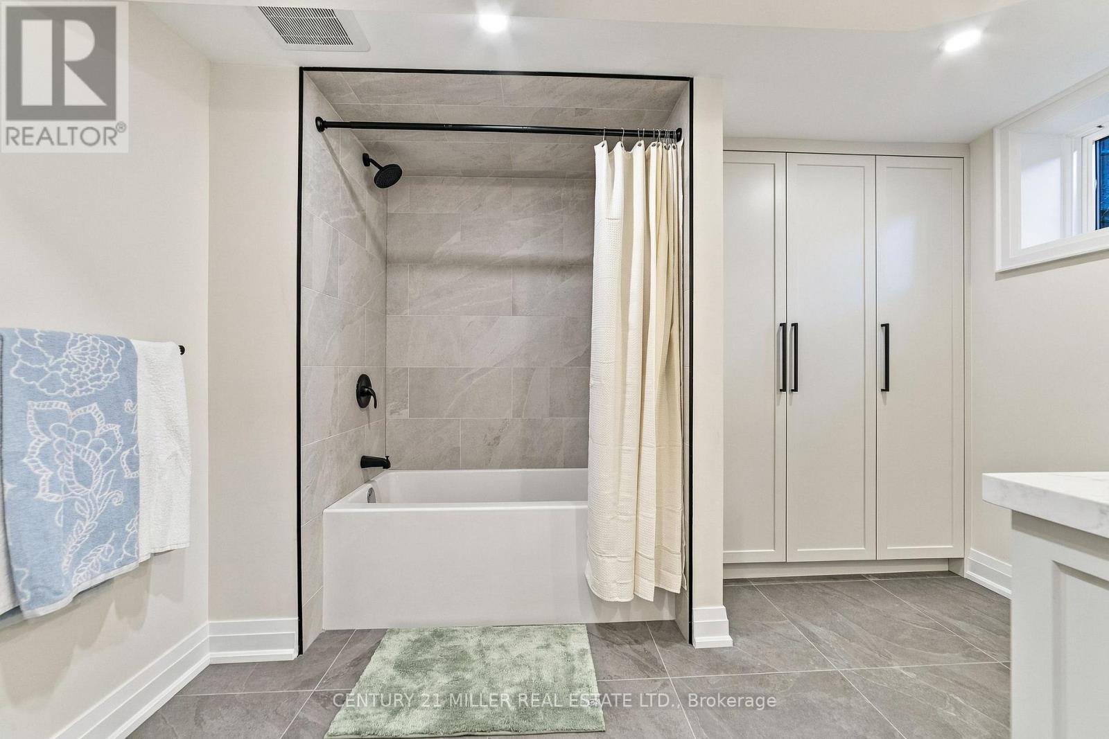 1200 Ingledene Drive, Oakville, Ontario  L6H 2H9 - Photo 27 - W13842240