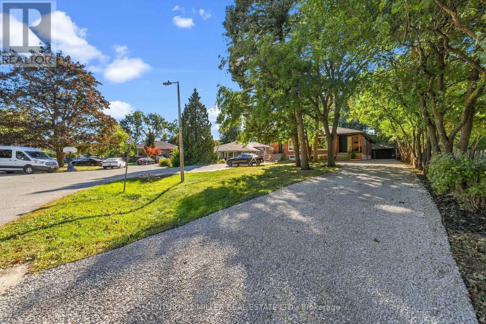 1200 Ingledene Drive, Oakville, Ontario  L6H 2H9 - Photo 4 - W13842240