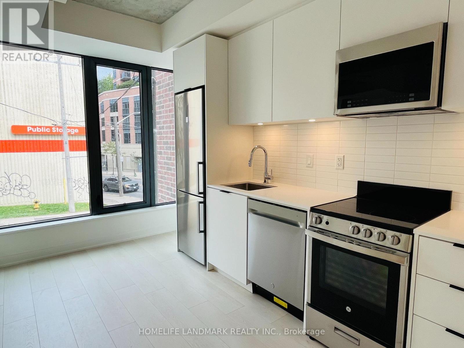 2 Floor - 1 Vine Avenue, Toronto, Ontario  M6P 0C8 - Photo 2 - W13842276
