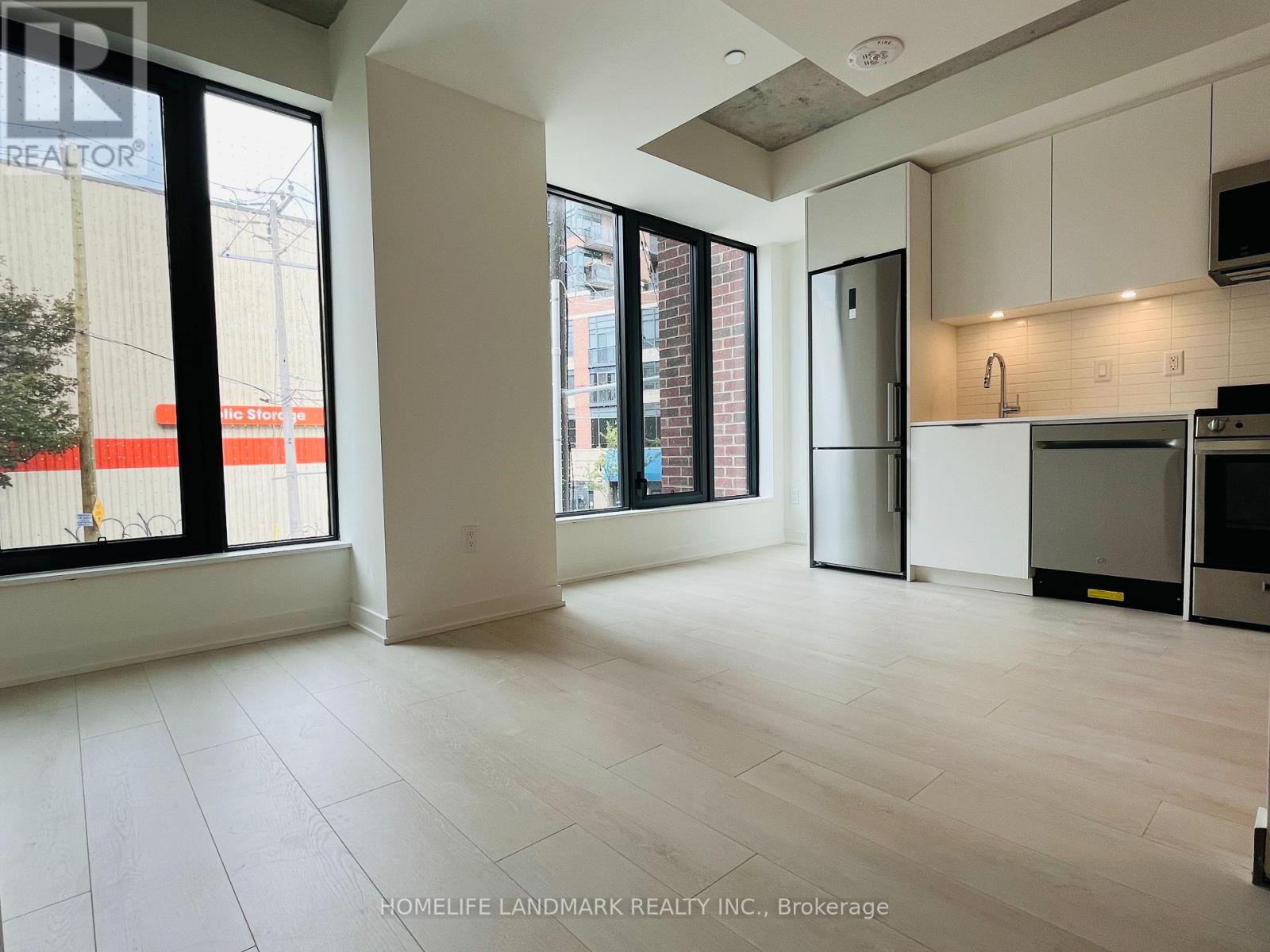 2 Floor - 1 Vine Avenue, Toronto, Ontario  M6P 0C8 - Photo 4 - W13842276