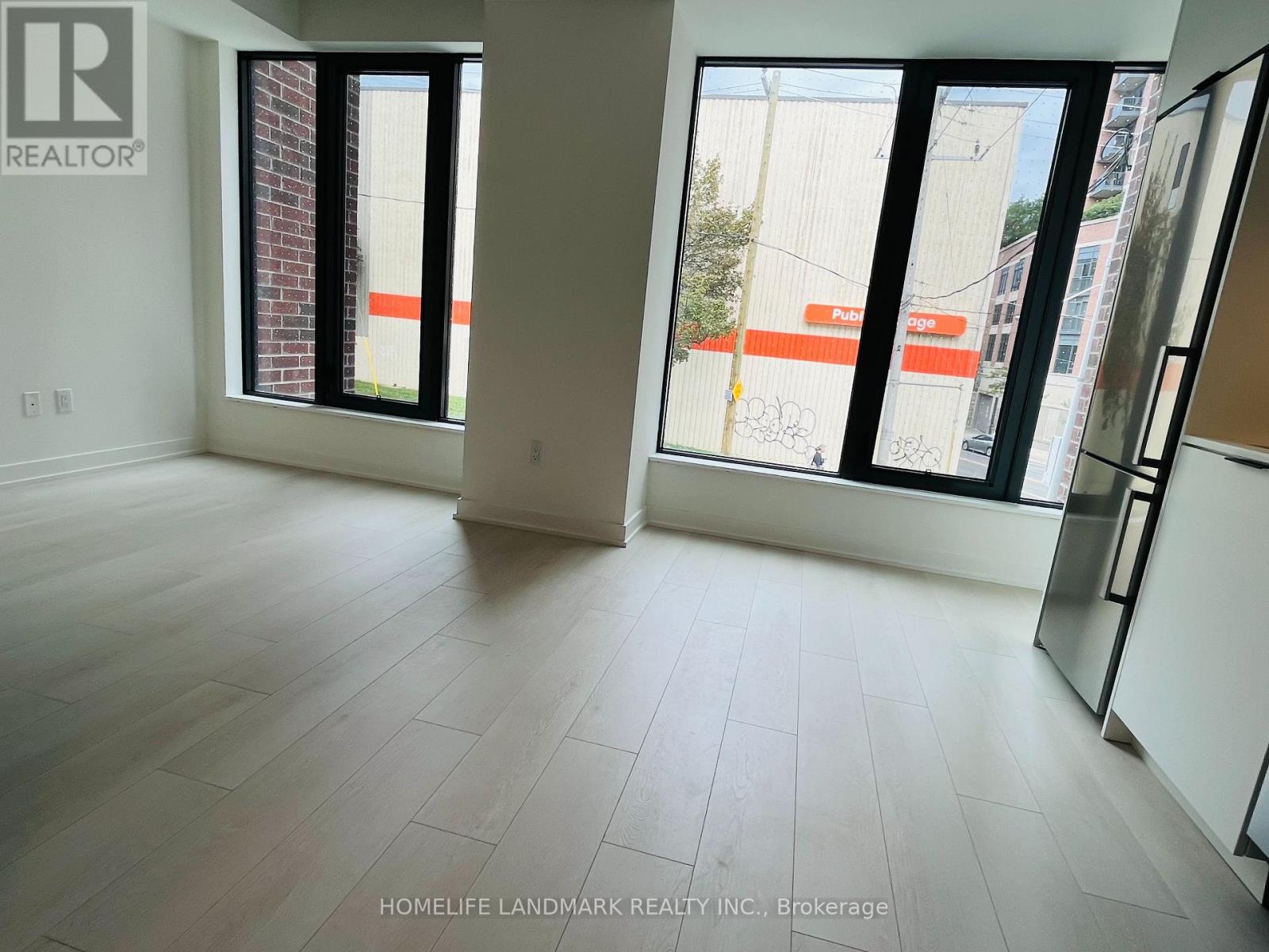 2 Floor - 1 Vine Avenue, Toronto, Ontario  M6P 0C8 - Photo 5 - W13842276