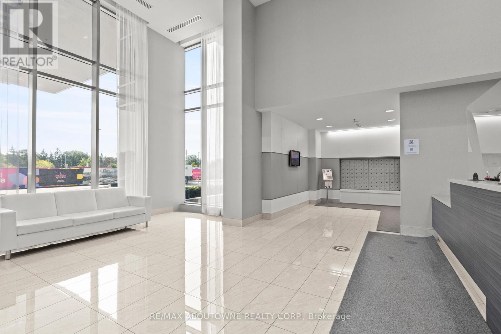 608 - 2087 Fairview Street, Burlington, Ontario  L7R 0E5 - Photo 4 - W13842278