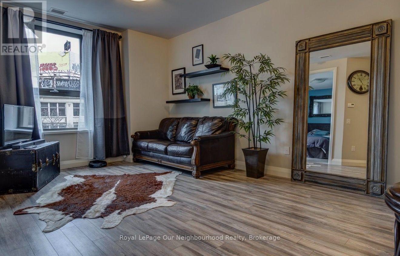 314 - 118 KING STREET E