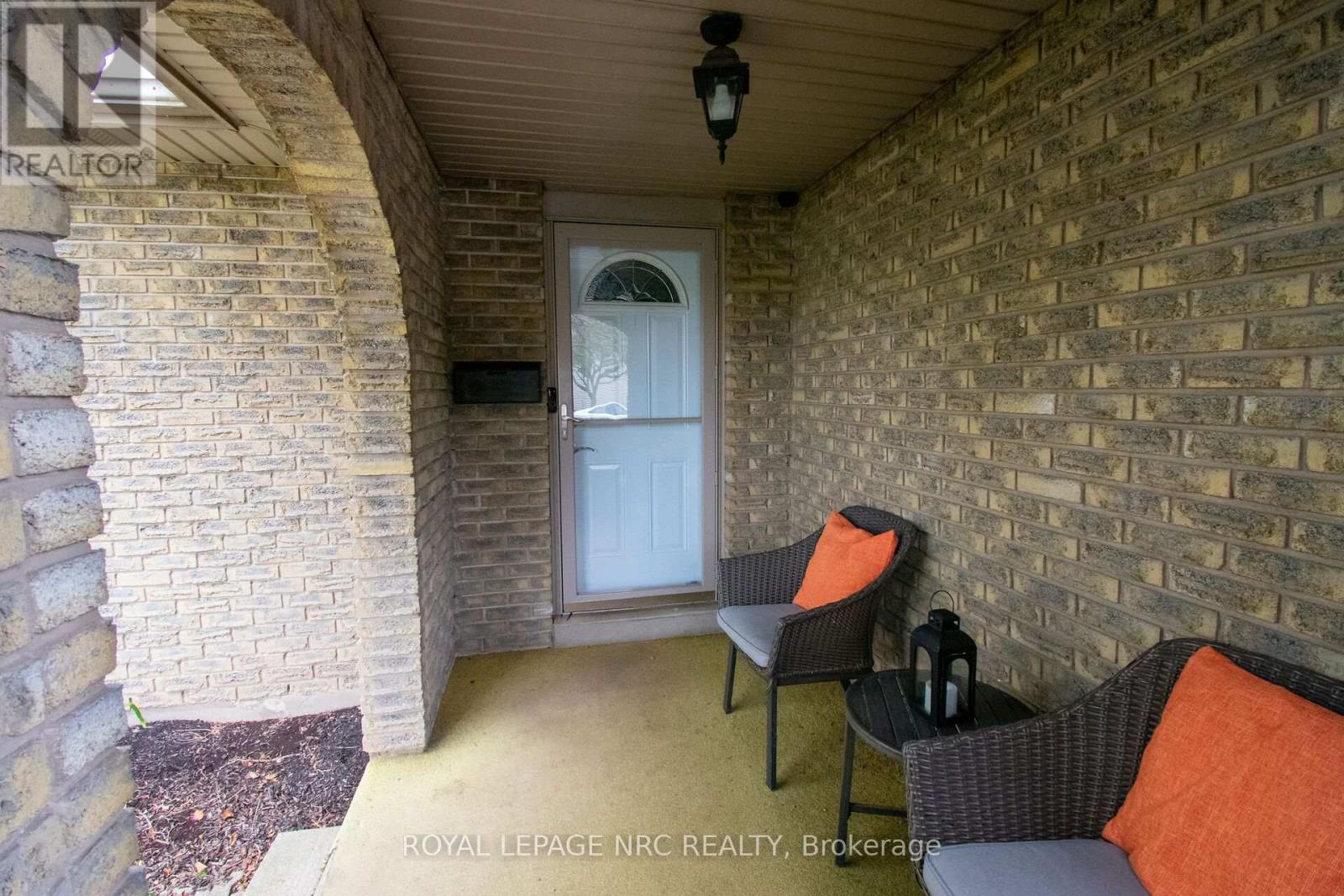 46 Trelawn Parkway, Welland, Ontario  L3C 1W5 - Photo 2 - X13842316