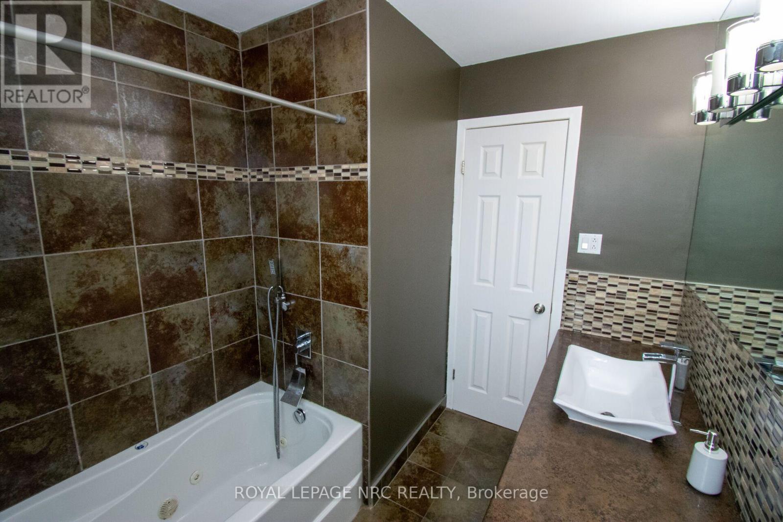 46 Trelawn Parkway, Welland, Ontario  L3C 1W5 - Photo 24 - X13842316