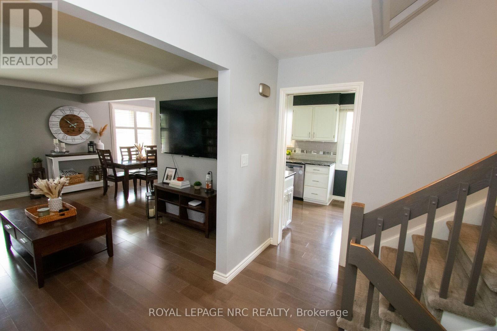 46 Trelawn Parkway, Welland, Ontario  L3C 1W5 - Photo 4 - X13842316