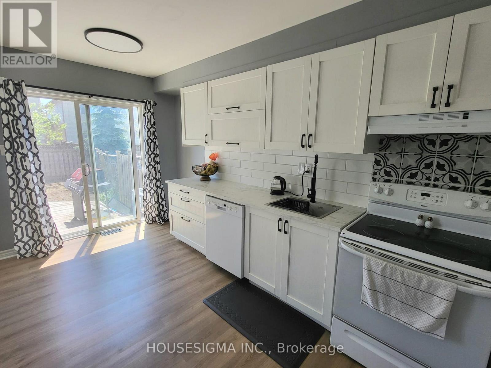 58 Lookout Street, Essa (Angus), Ontario  L0M 1B4 - Photo 4 - N13842306