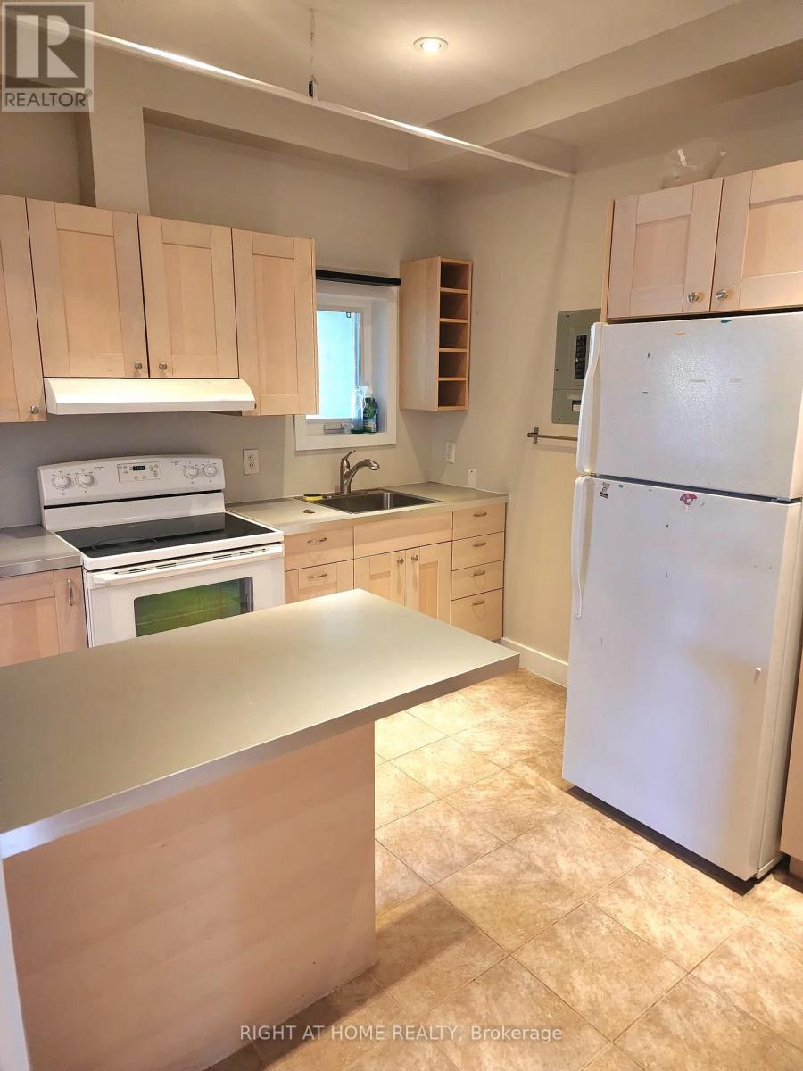 Unit 2 - 32 High Park Boulevard N, Toronto, Ontario  M6R 1M7 - Photo 3 - W13842342