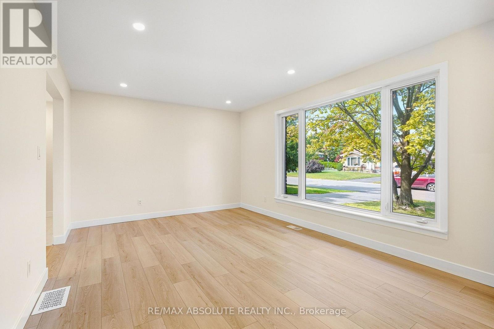 286 Mockingbird Drive, Ottawa, Ontario K1E 2A5 - Photo 12 - X13842380
