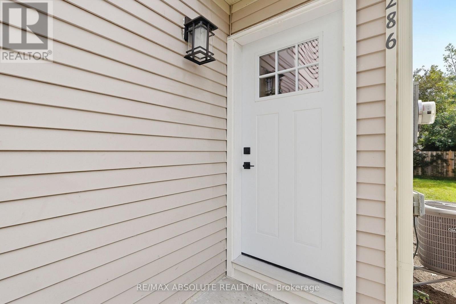286 Mockingbird Drive, Ottawa, Ontario K1E 2A5 - Photo 2 - X13842380