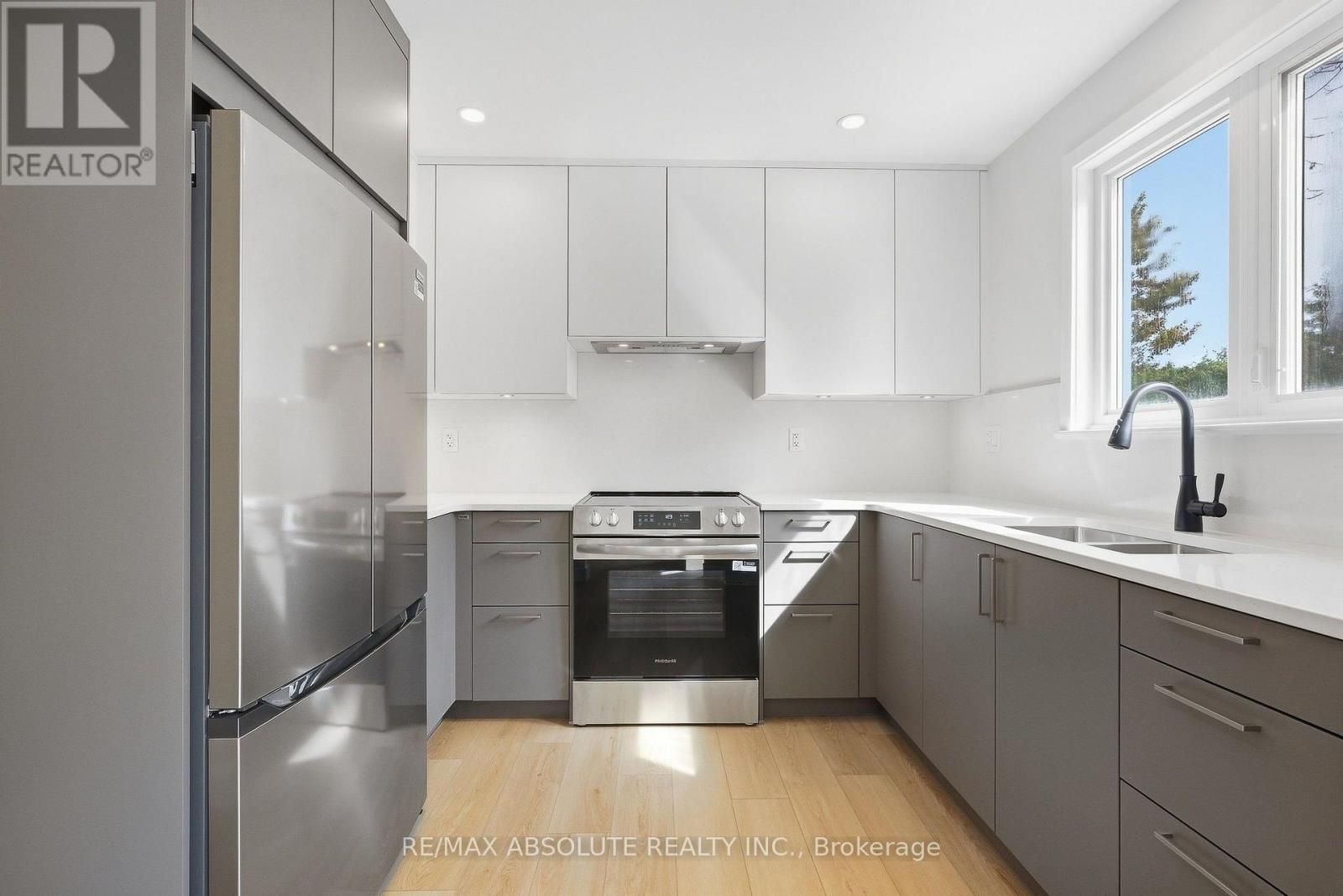 286 Mockingbird Drive, Ottawa, Ontario K1E 2A5 - Photo 3 - X13842380