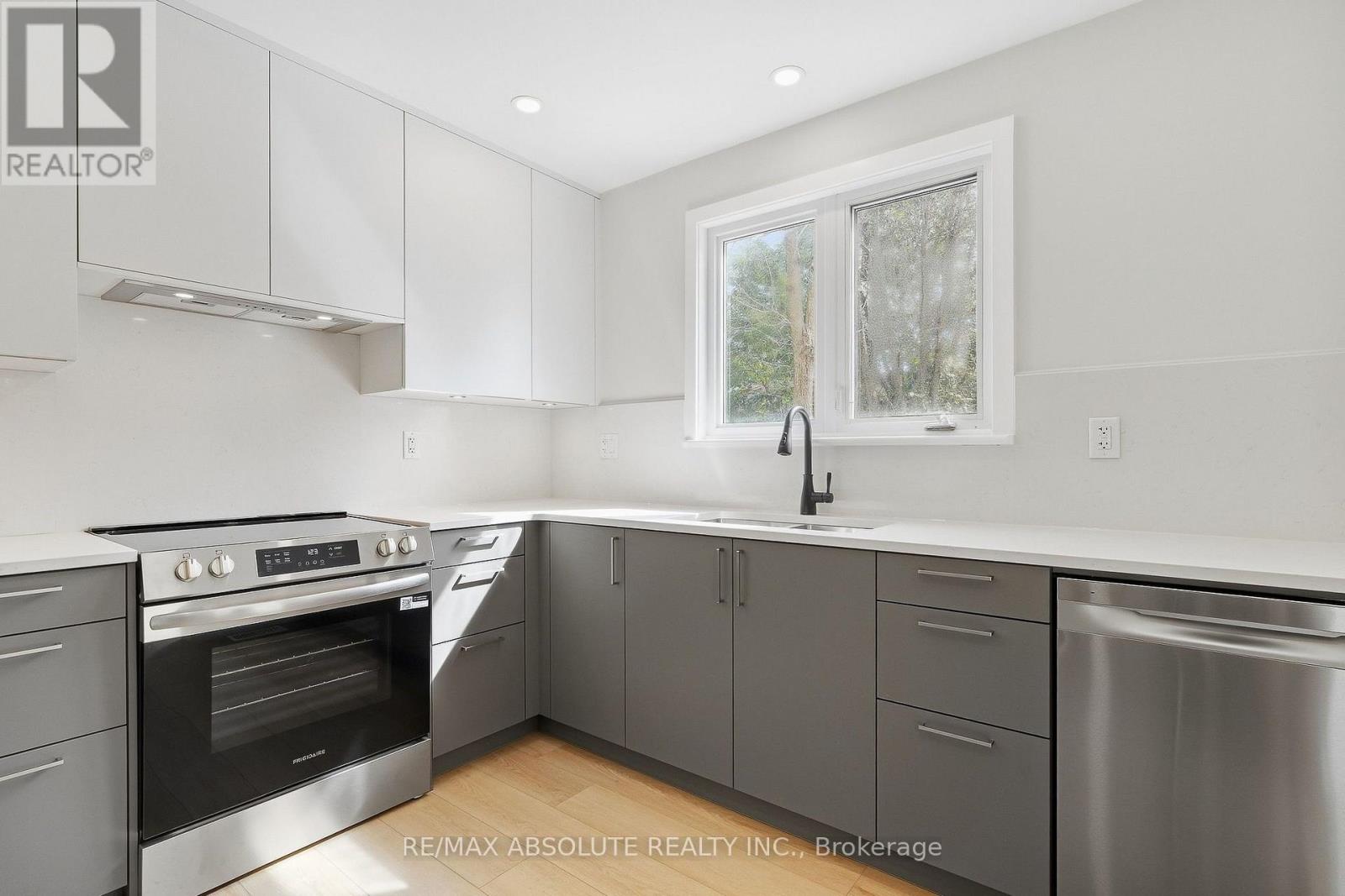 286 Mockingbird Drive, Ottawa, Ontario K1E 2A5 - Photo 4 - X13842380