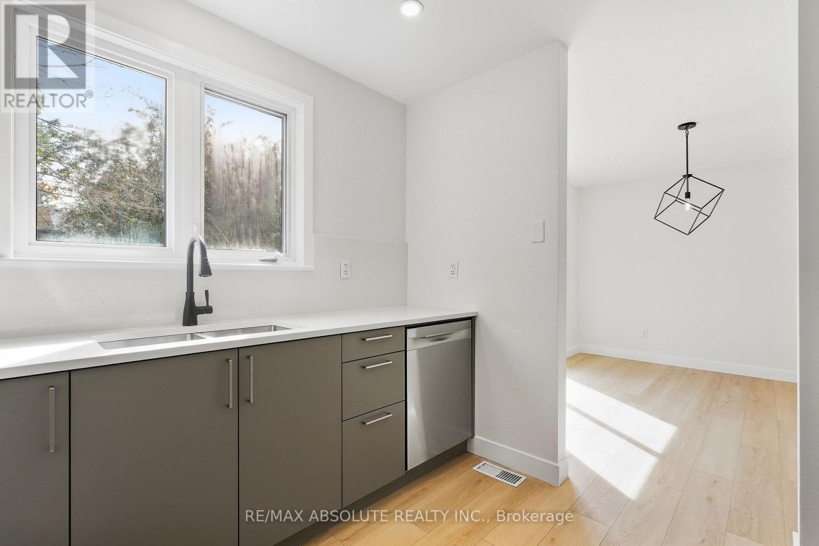286 Mockingbird Drive, Ottawa, Ontario K1E 2A5 - Photo 5 - X13842380