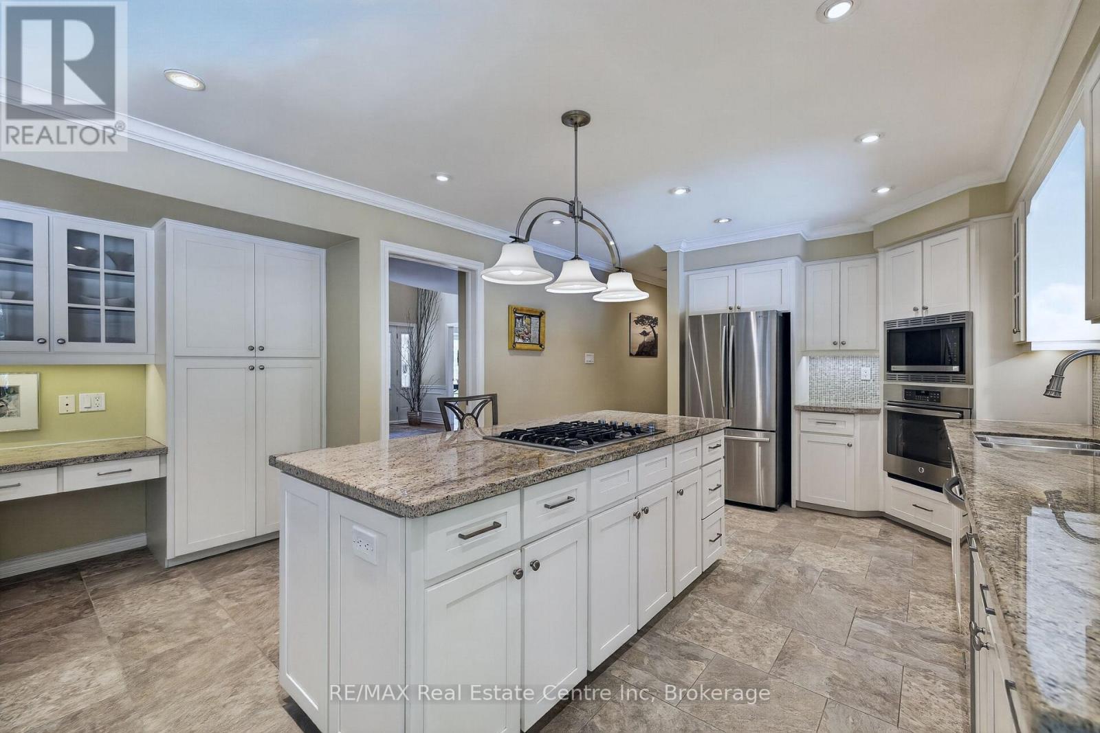 179 Oaklands Park Court, Burlington, Ontario  L7T 4G9 - Photo 12 - W13842358