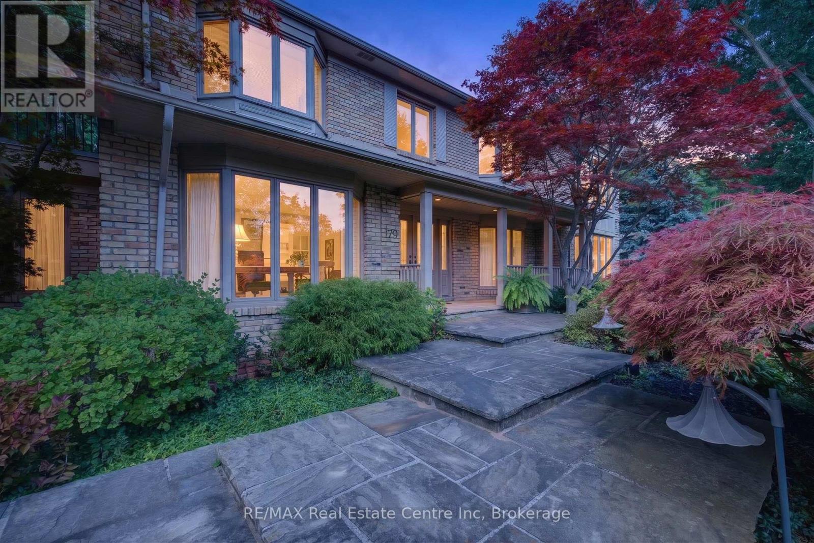179 Oaklands Park Court, Burlington, Ontario  L7T 4G9 - Photo 2 - W13842358
