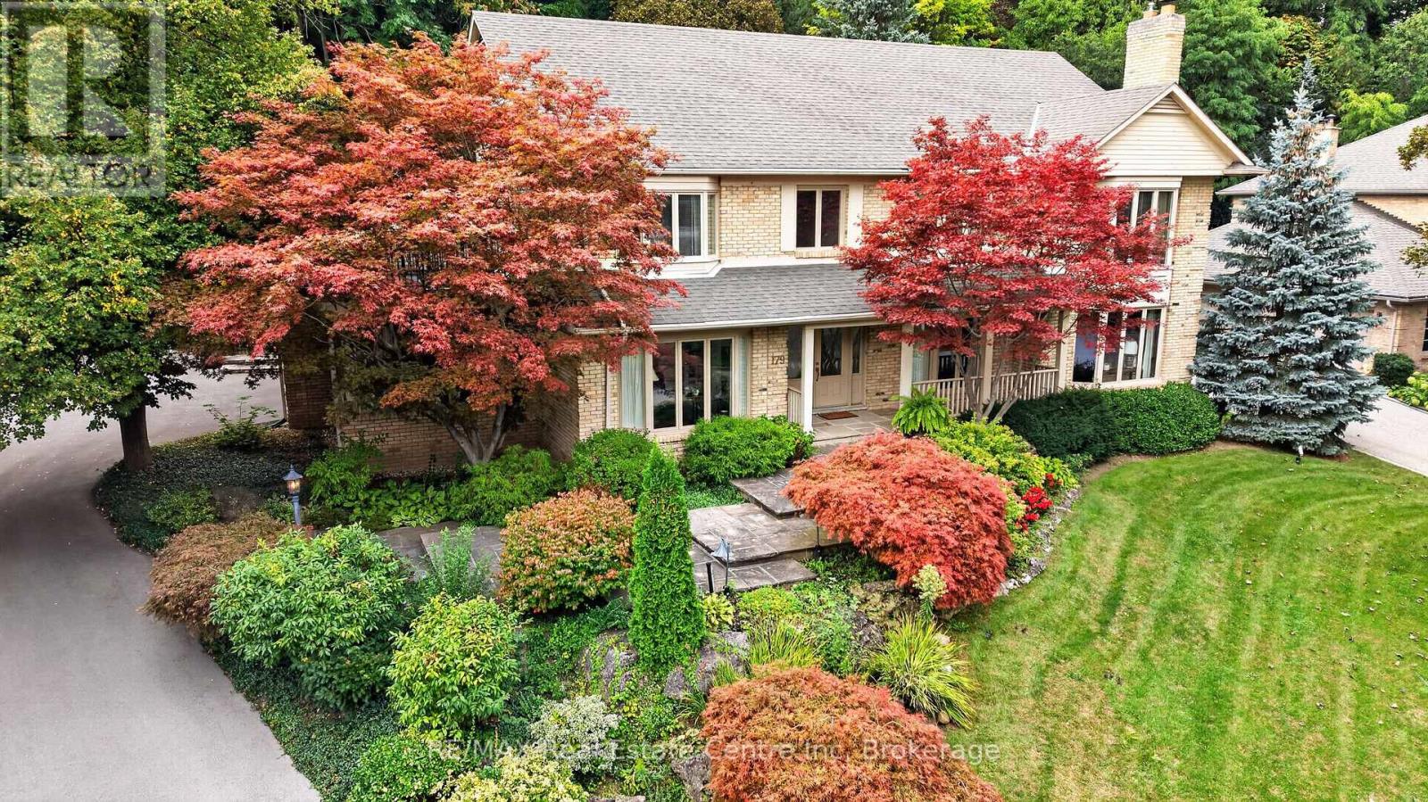 179 Oaklands Park Court, Burlington, Ontario  L7T 4G9 - Photo 3 - W13842358