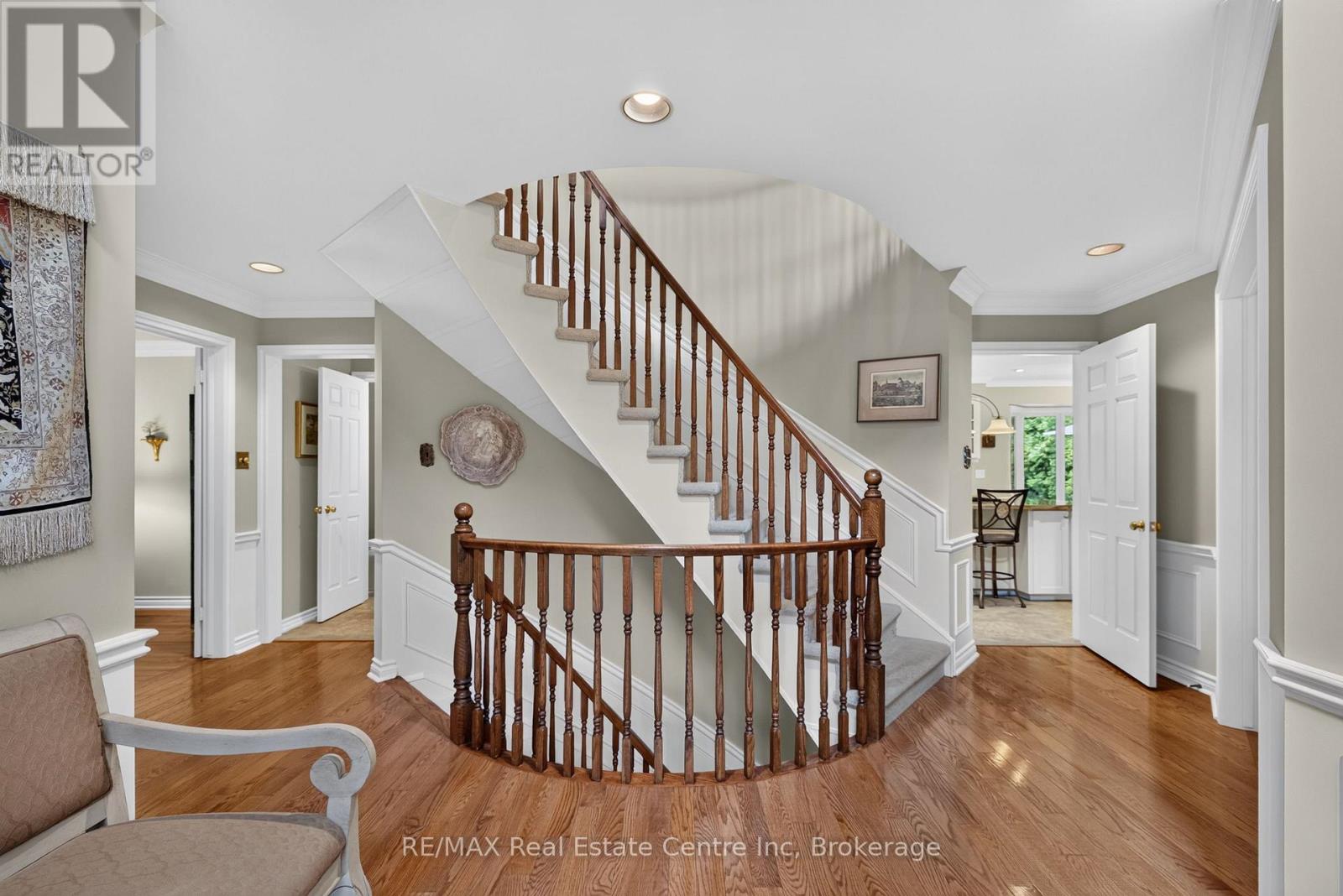 179 Oaklands Park Court, Burlington, Ontario  L7T 4G9 - Photo 7 - W13842358