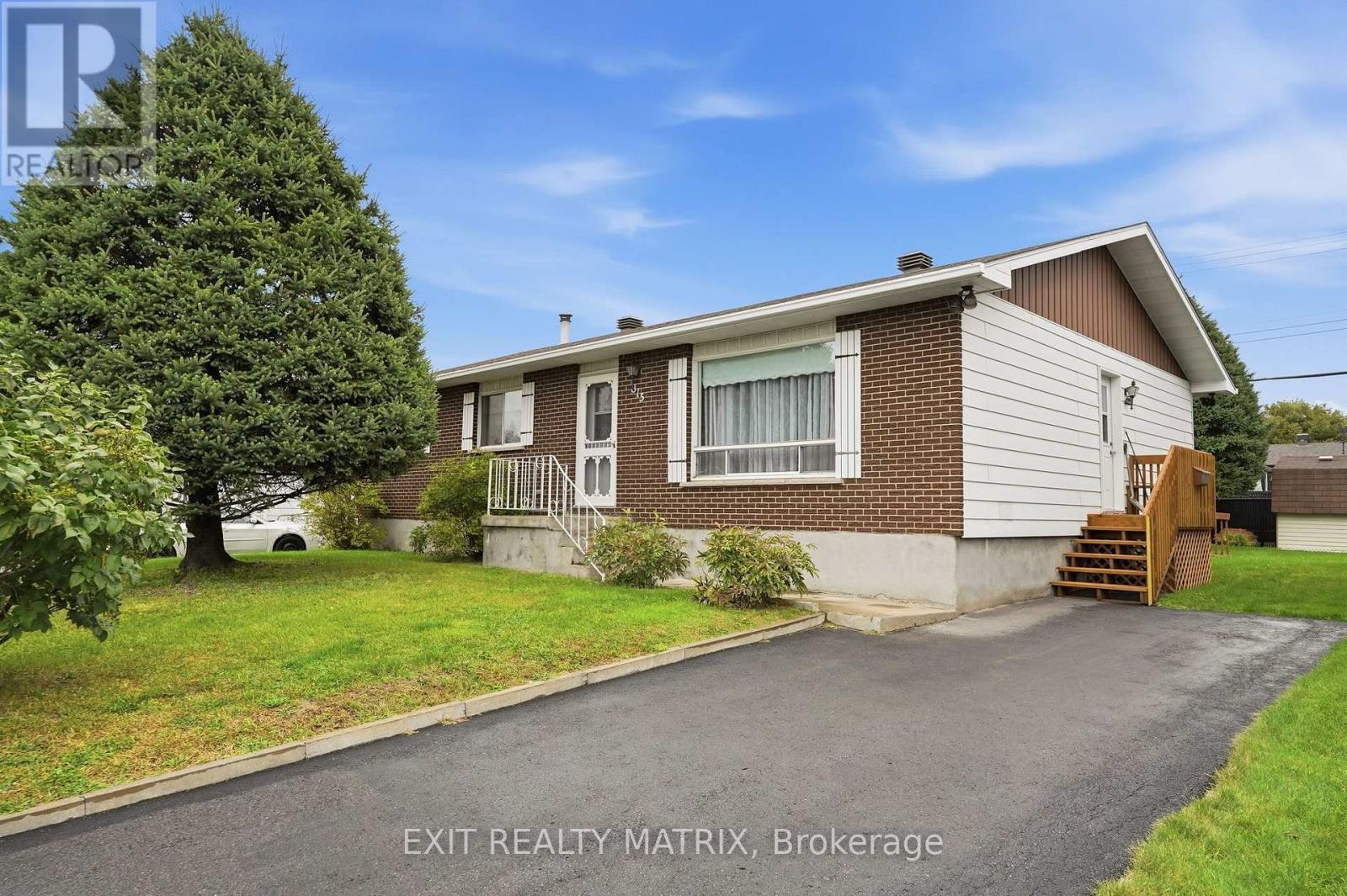 815 Edmond Street, Hawkesbury, Ontario K6A 3C6 - Photo 2 - X13842408