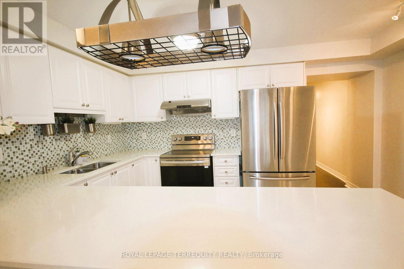 Upper - 19 De Jong Street, Toronto, Ontario  M1P 0C1 - Photo 10 - E13841614