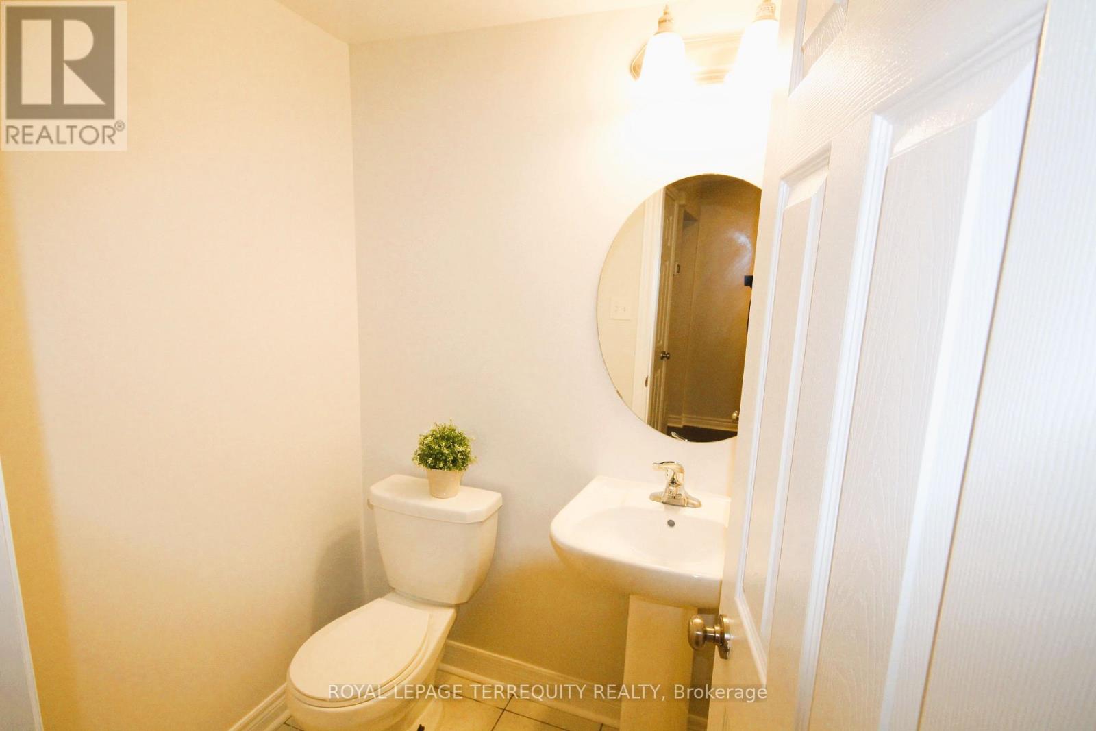 Upper - 19 De Jong Street, Toronto, Ontario  M1P 0C1 - Photo 17 - E13841614