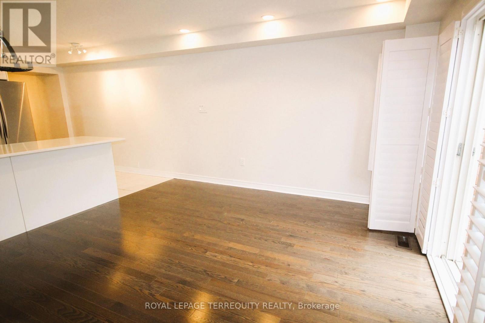 Upper - 19 De Jong Street, Toronto, Ontario  M1P 0C1 - Photo 14 - E13841614