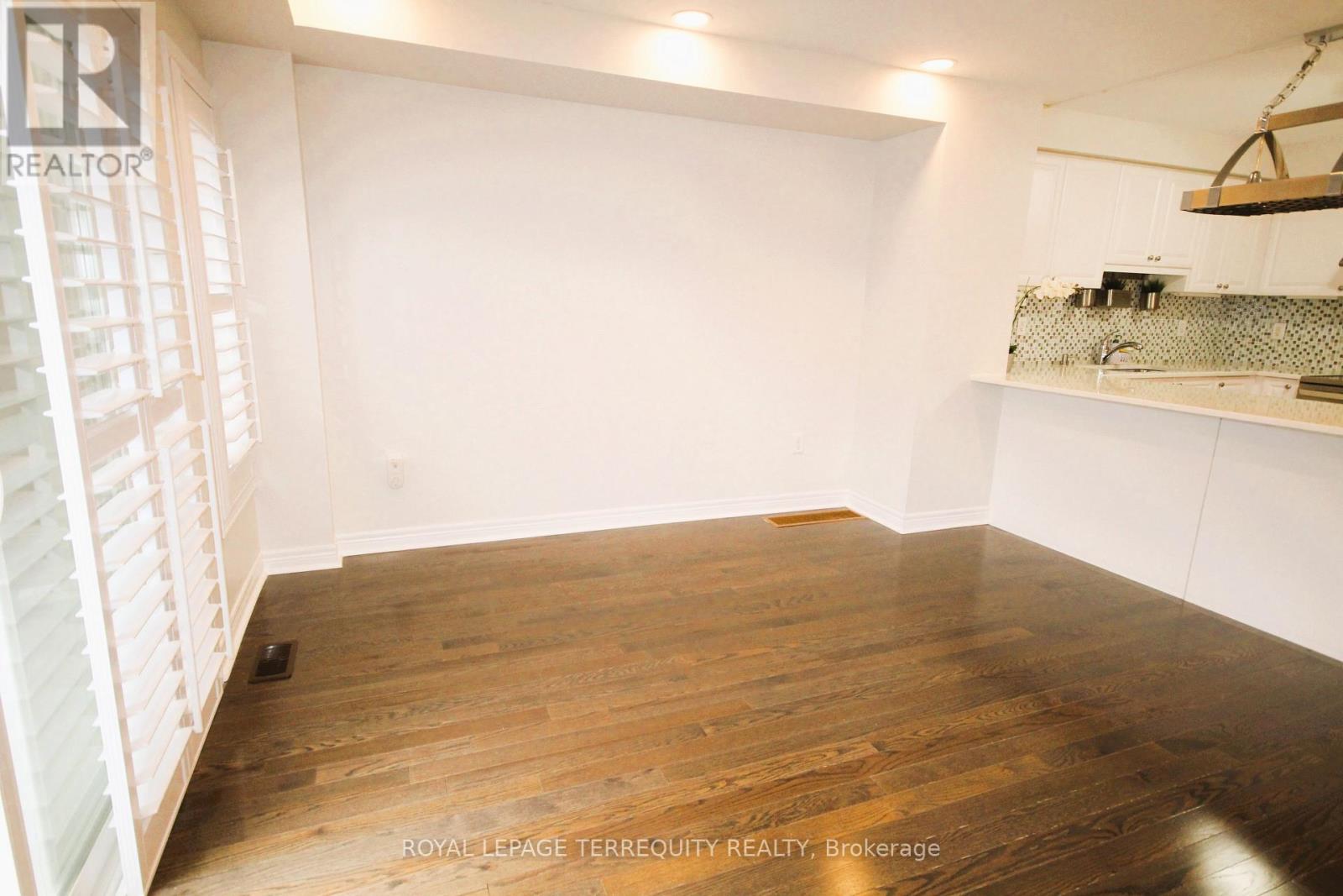 Upper - 19 De Jong Street, Toronto, Ontario  M1P 0C1 - Photo 13 - E13841614