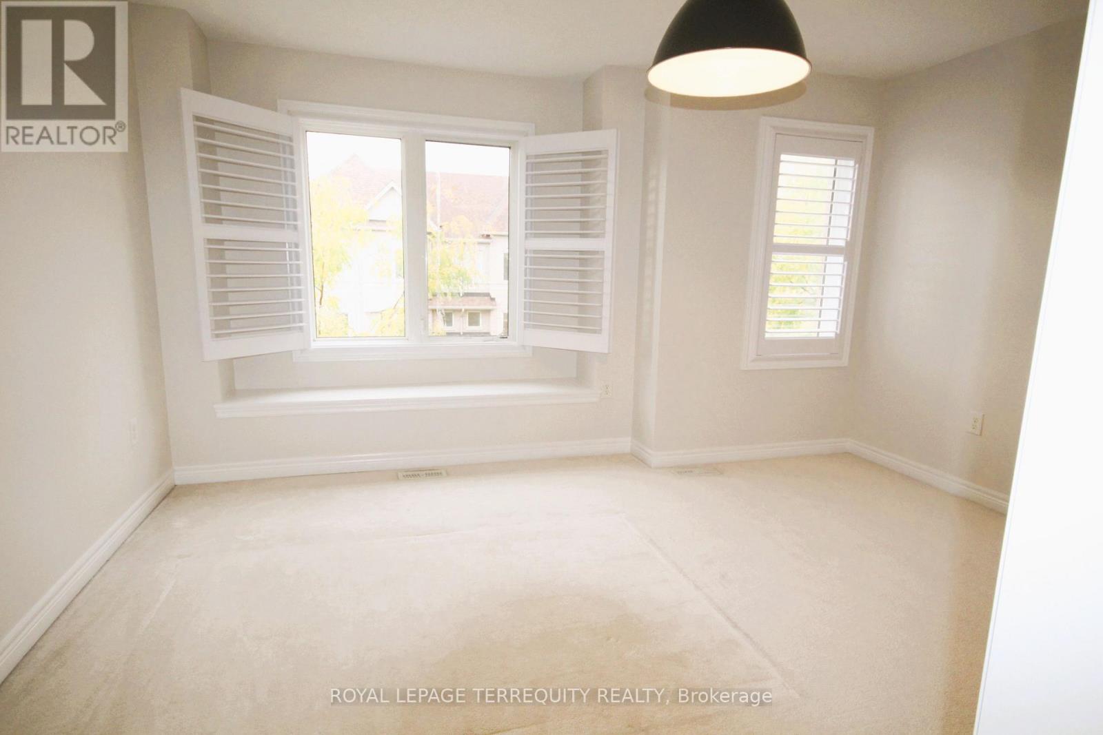 Upper - 19 De Jong Street, Toronto, Ontario  M1P 0C1 - Photo 23 - E13841614