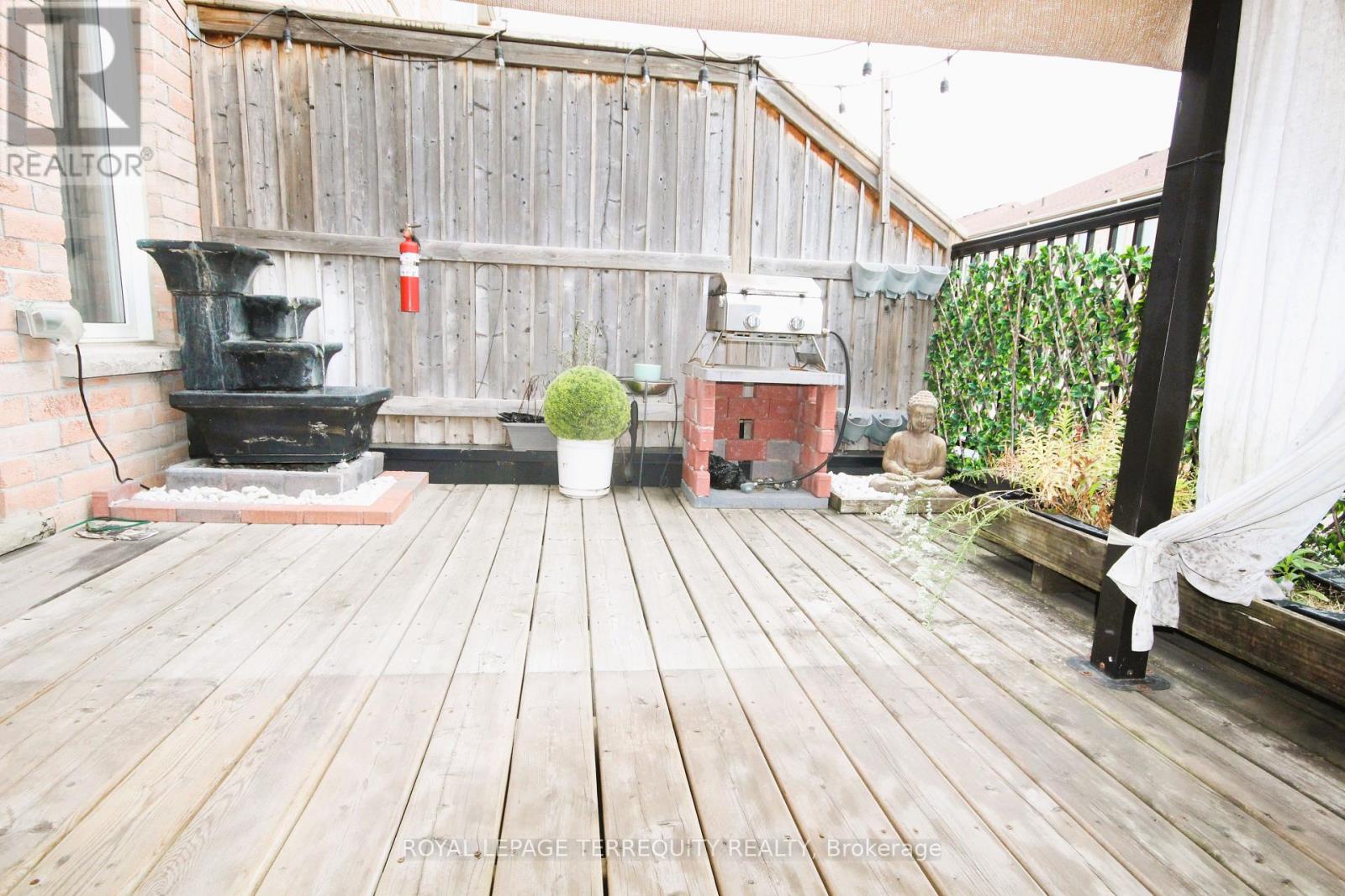 Upper - 19 De Jong Street, Toronto, Ontario  M1P 0C1 - Photo 20 - E13841614