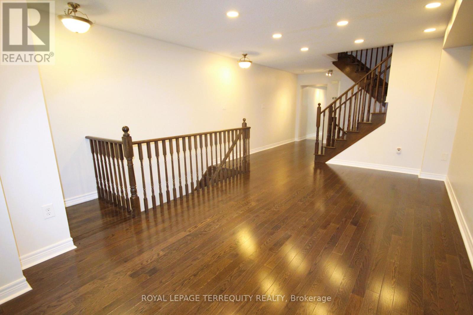 Upper - 19 De Jong Street, Toronto, Ontario  M1P 0C1 - Photo 3 - E13841614