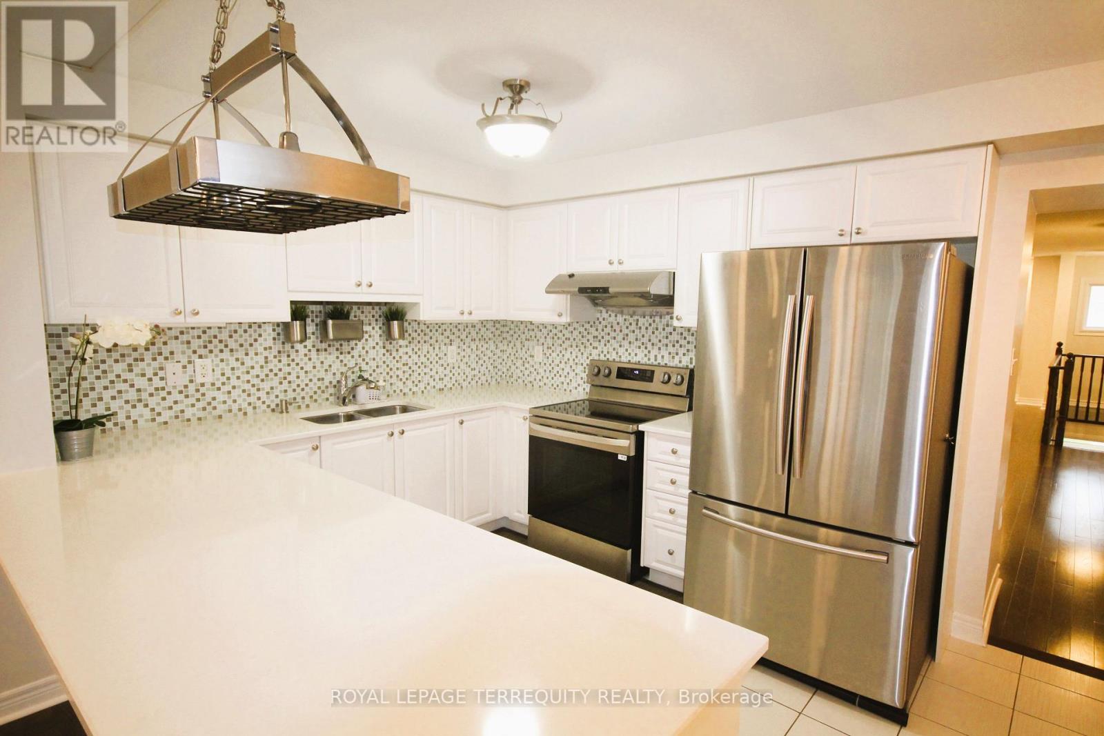 Upper - 19 De Jong Street, Toronto, Ontario  M1P 0C1 - Photo 8 - E13841614