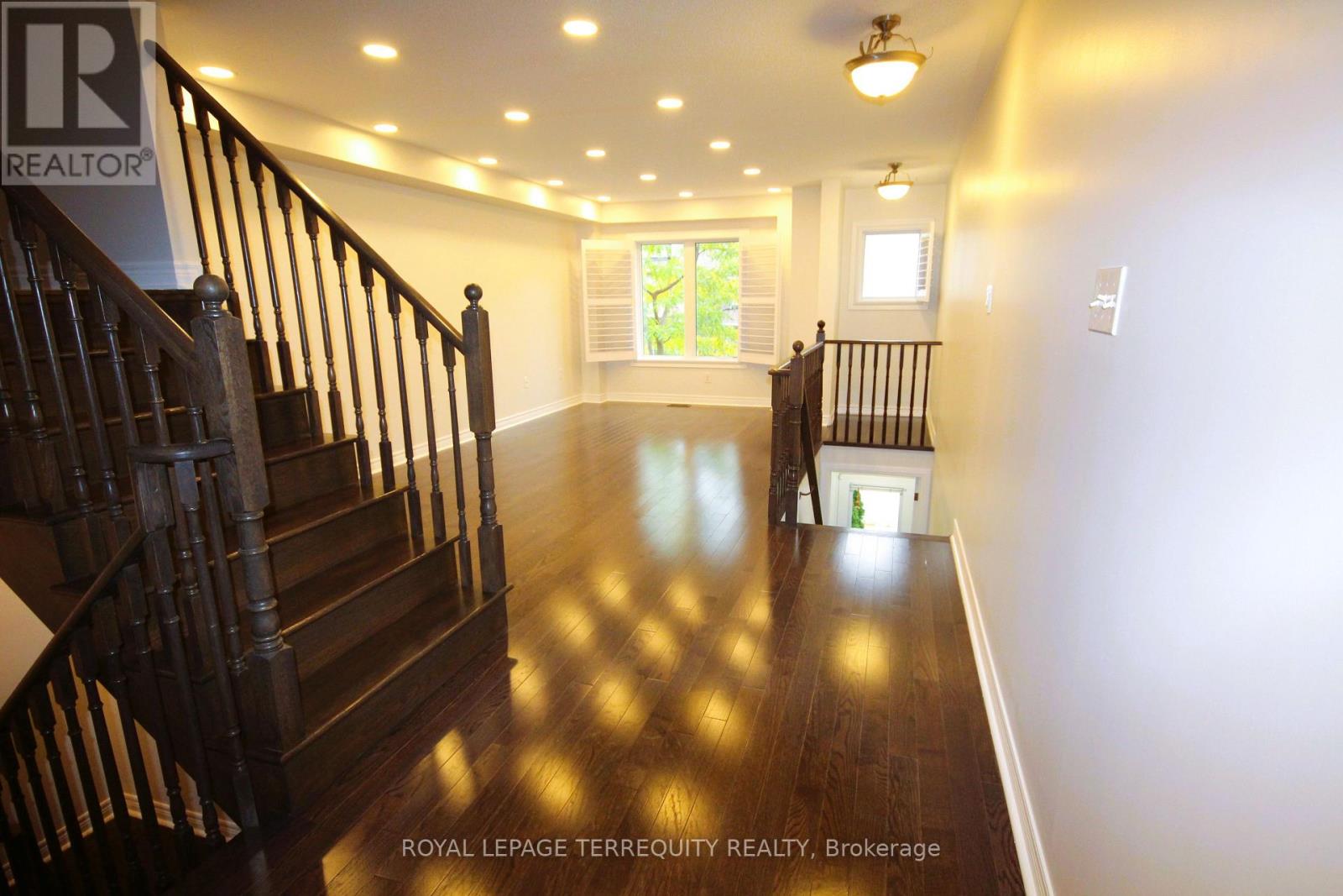 Upper - 19 De Jong Street, Toronto, Ontario  M1P 0C1 - Photo 4 - E13841614