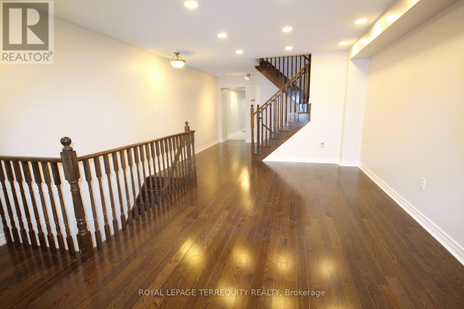 Upper - 19 De Jong Street, Toronto, Ontario  M1P 0C1 - Photo 5 - E13841614