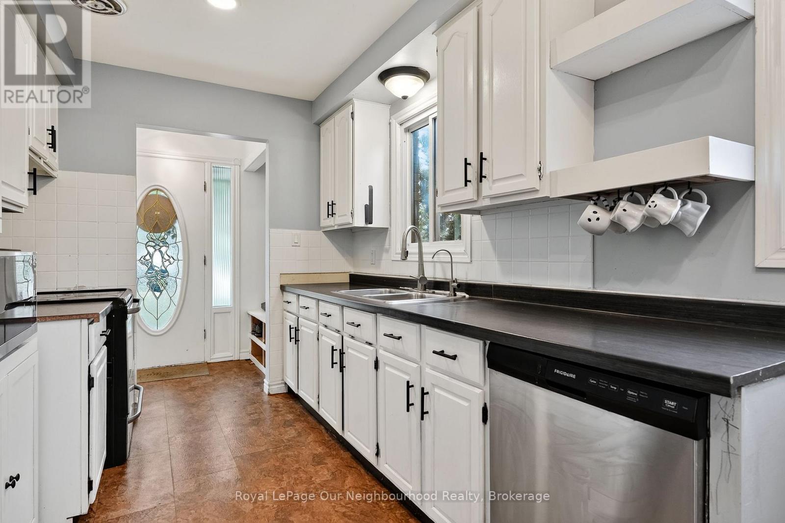 44 Barbara Street, Quinte West (Trenton Ward), Ontario  K8V 1Z5 - Photo 4 - X13842398