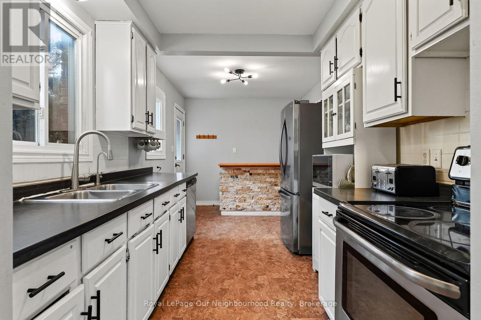 44 Barbara Street, Quinte West (Trenton Ward), Ontario  K8V 1Z5 - Photo 5 - X13842398