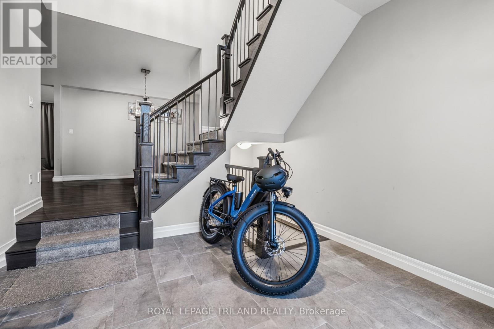 167 - 1061 Eagletrace Drive, London North (North R), Ontario  N6G 0T3 - Photo 5 - X13842476