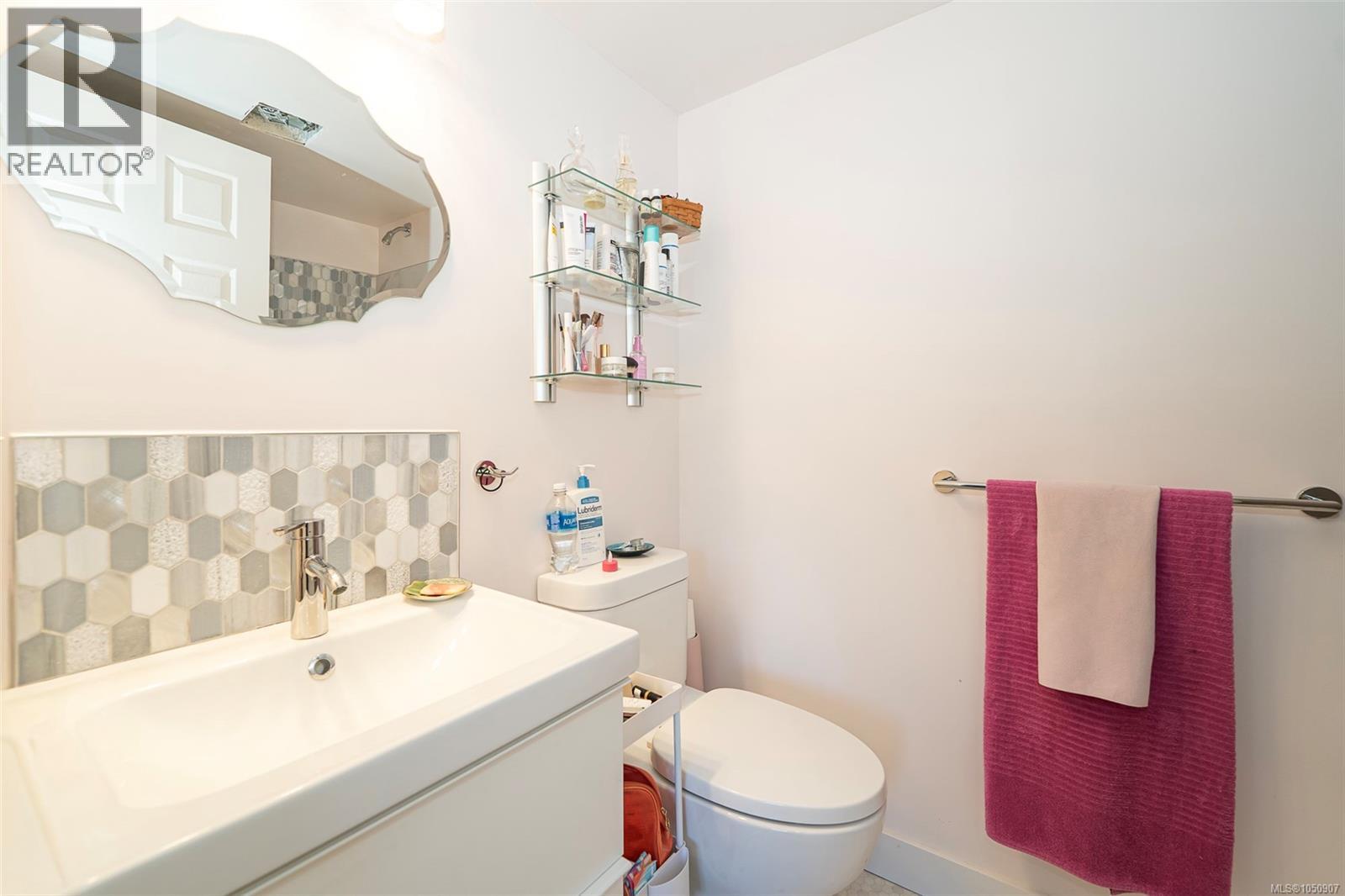 201 9876 Esplanade St