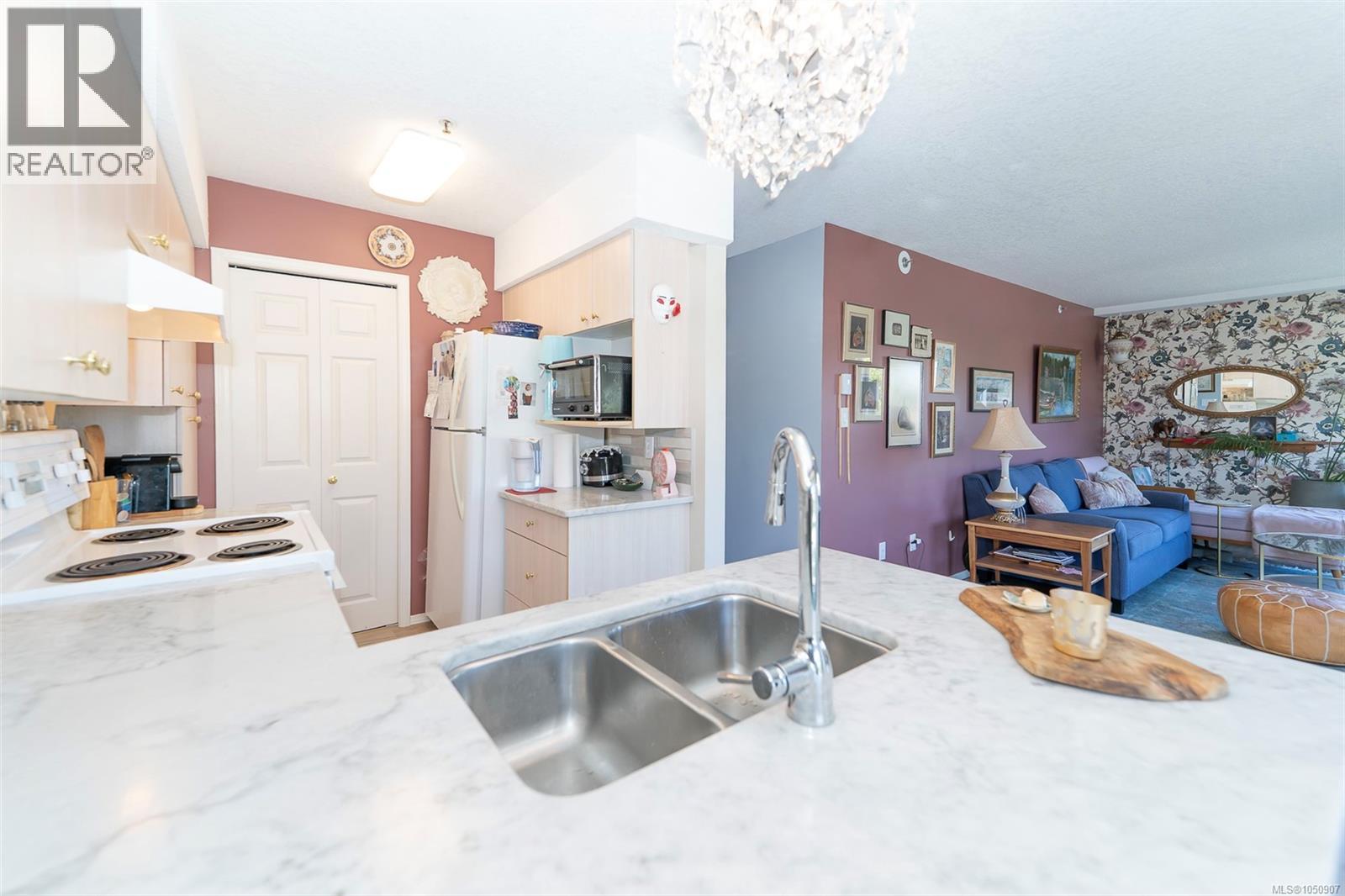201 9876 Esplanade St