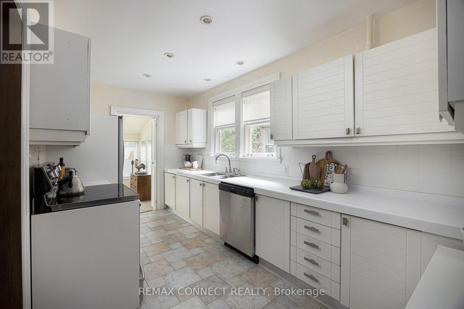 22 Belvedere Boulevard, Toronto, Ontario  M8X 1K1 - Photo 12 - W13842456