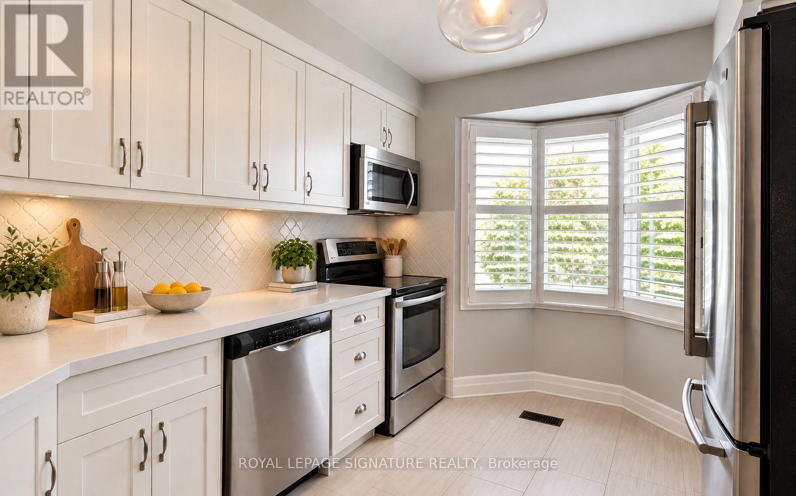 27 Normandy Place, Oakville (Co Central), Ontario  L6K 1R9 - Photo 8 - W13842468