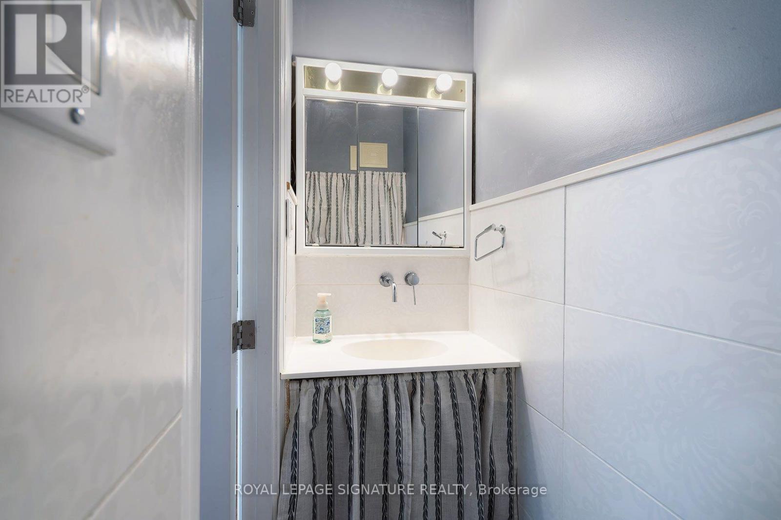 11 Koos Road, Toronto (Markland Wood), Ontario  M9C 1W4 - Photo 16 - W13842472
