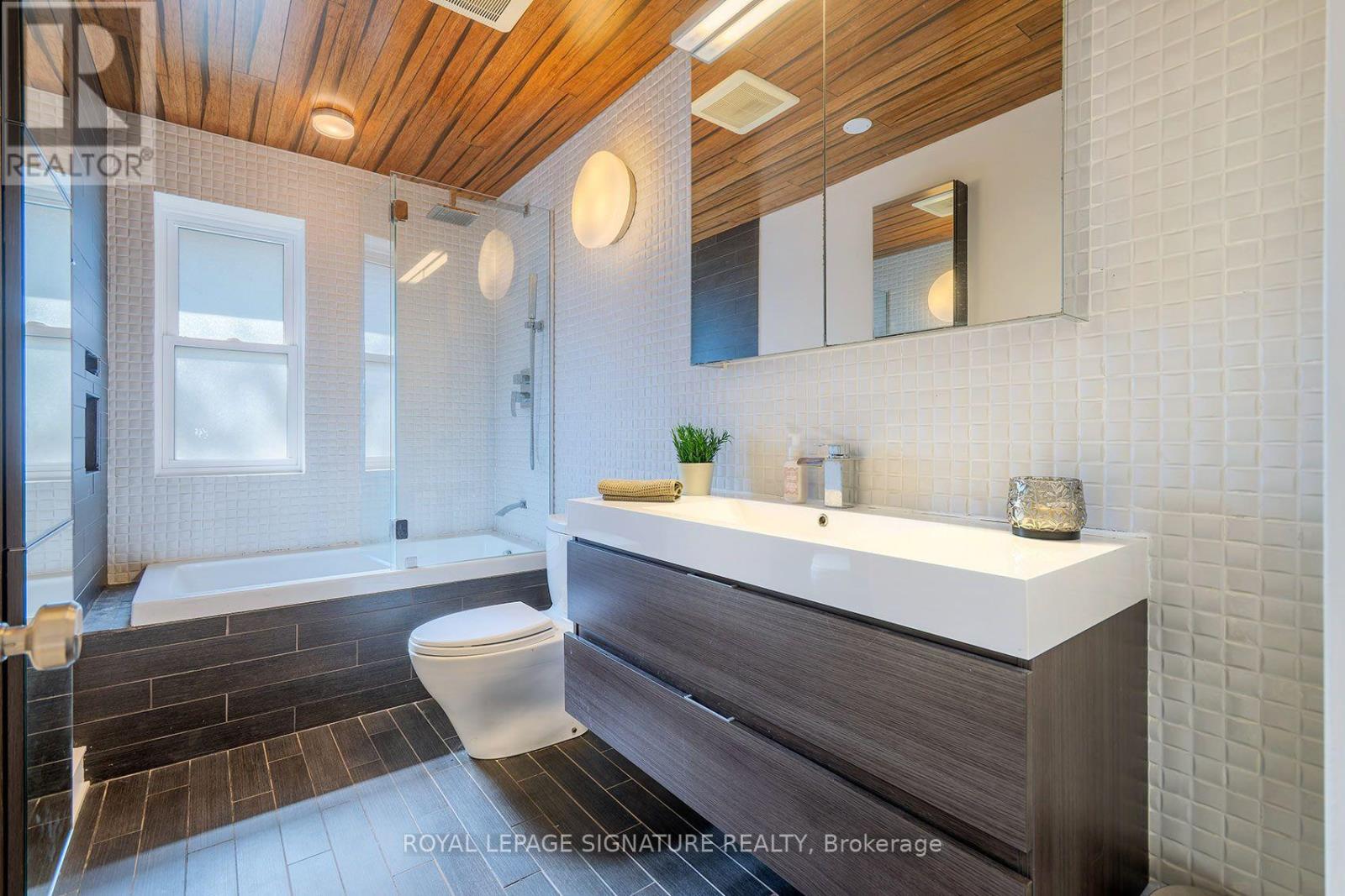 11 Koos Road, Toronto (Markland Wood), Ontario  M9C 1W4 - Photo 21 - W13842472