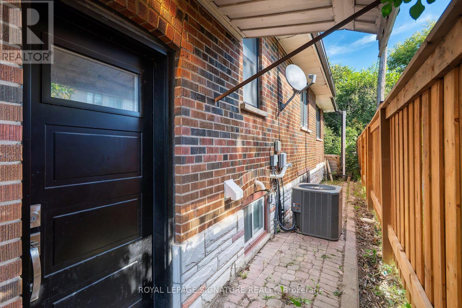 11 Koos Road, Toronto (Markland Wood), Ontario  M9C 1W4 - Photo 22 - W13842472